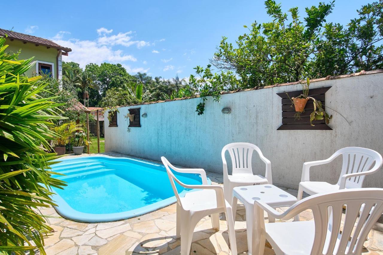 Casa Petunia Com Ar E Piscina Perto Do Centro Villa Araquari Exterior photo